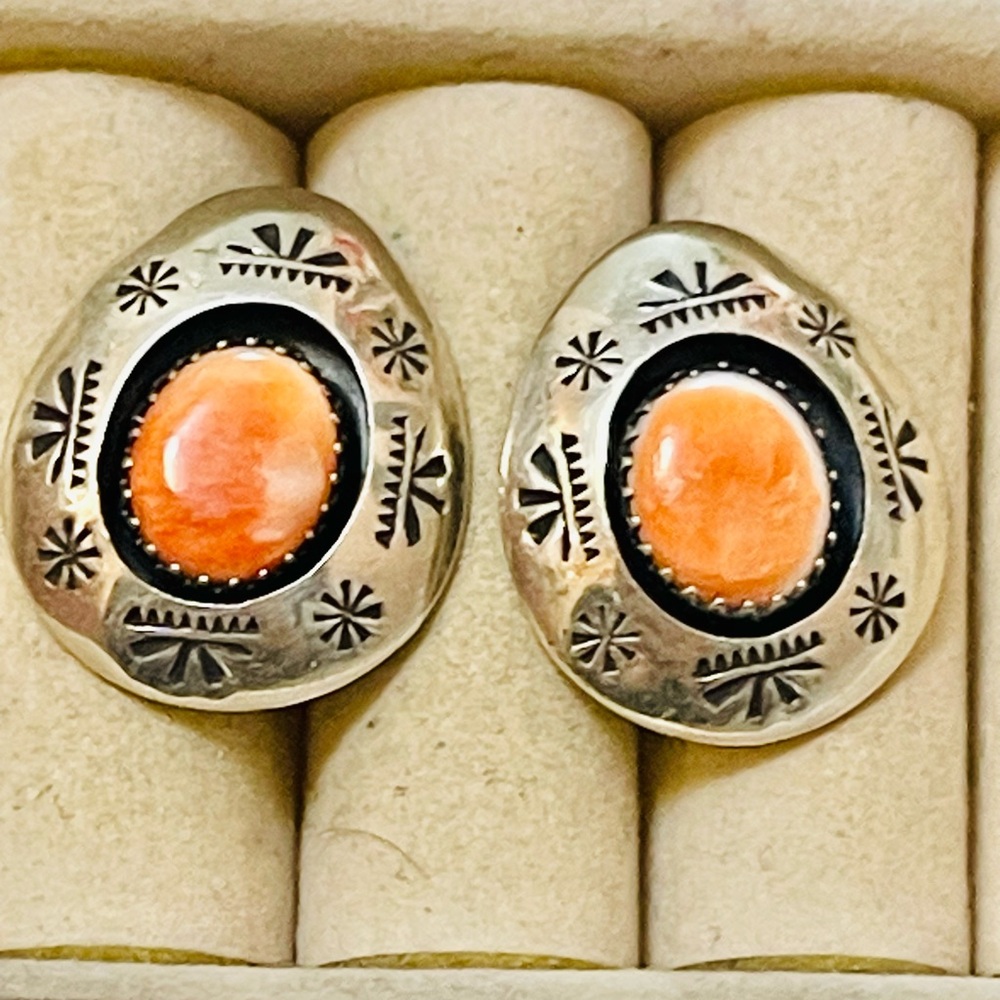 Vintage Handmade Navajo Teddy Goodluck STERLING Spiny Oyster Post Earrings - Picture 3 of 8